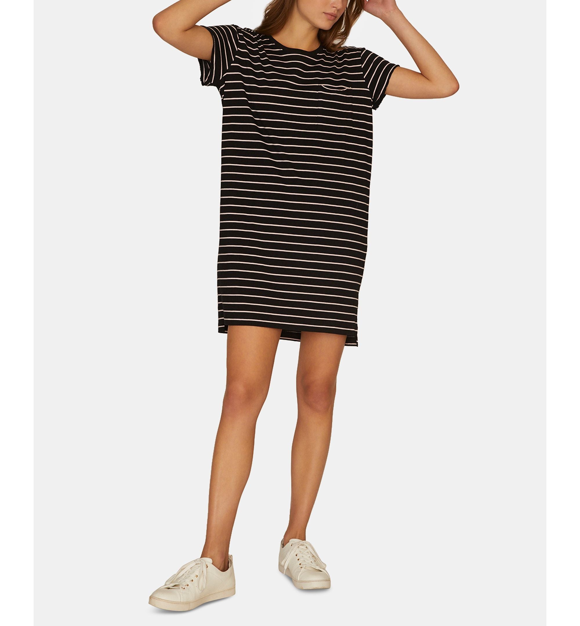 One-Pocket T-Modern Shirt Dress
