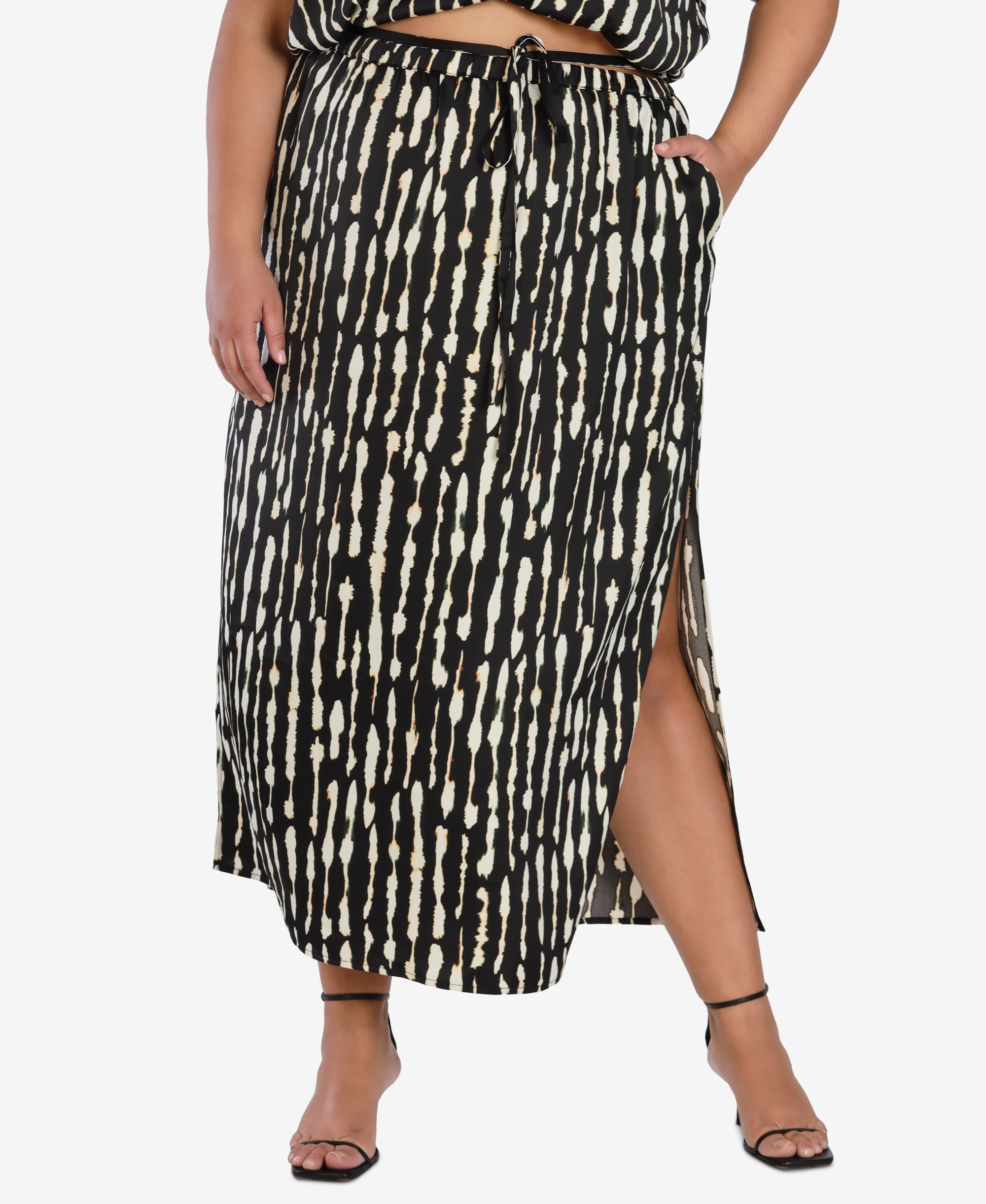 Nicole Williams English Plus Size Printed Satin Modern Skirt