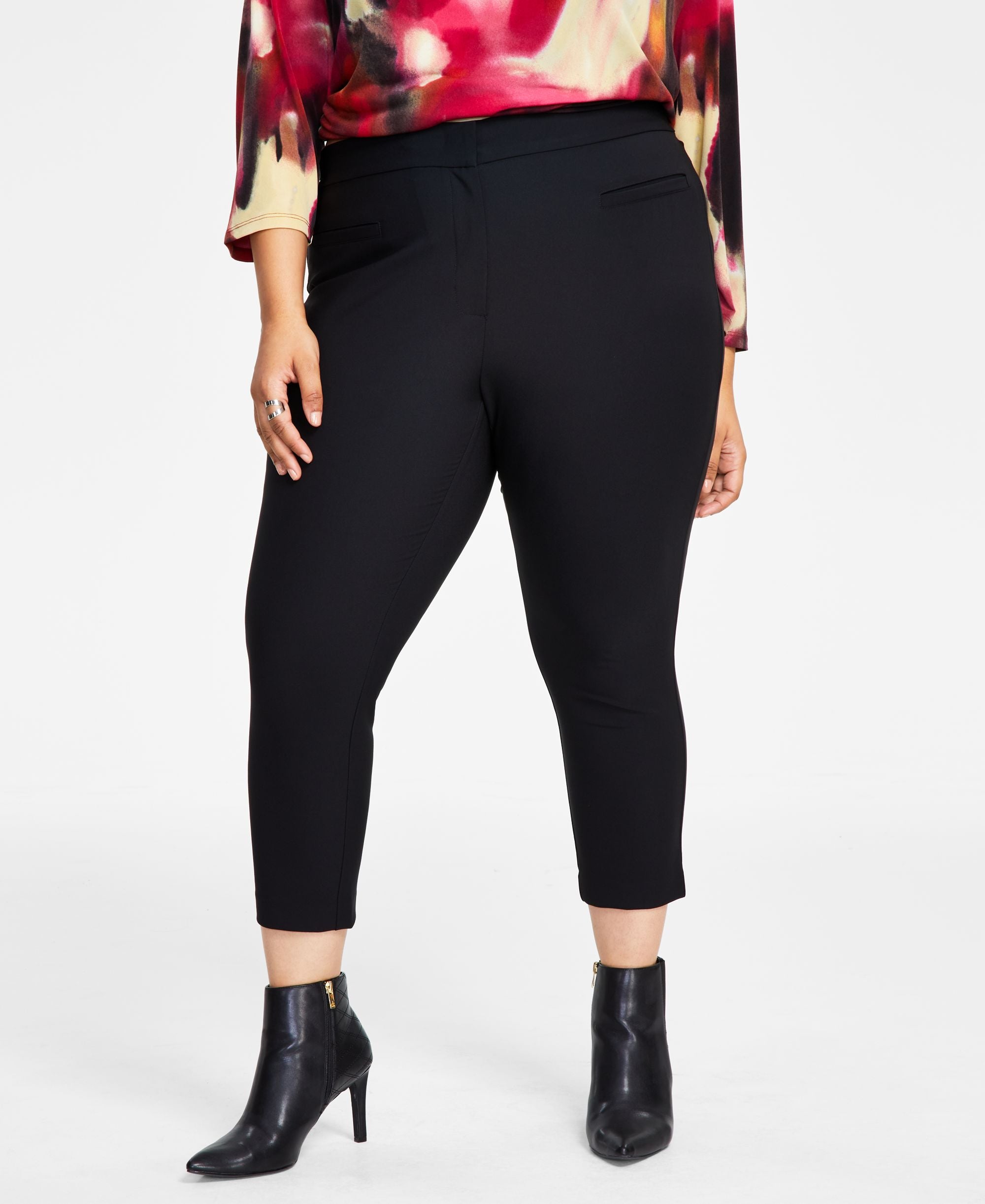 Plus Size High-Rise Cropped Signature Pants