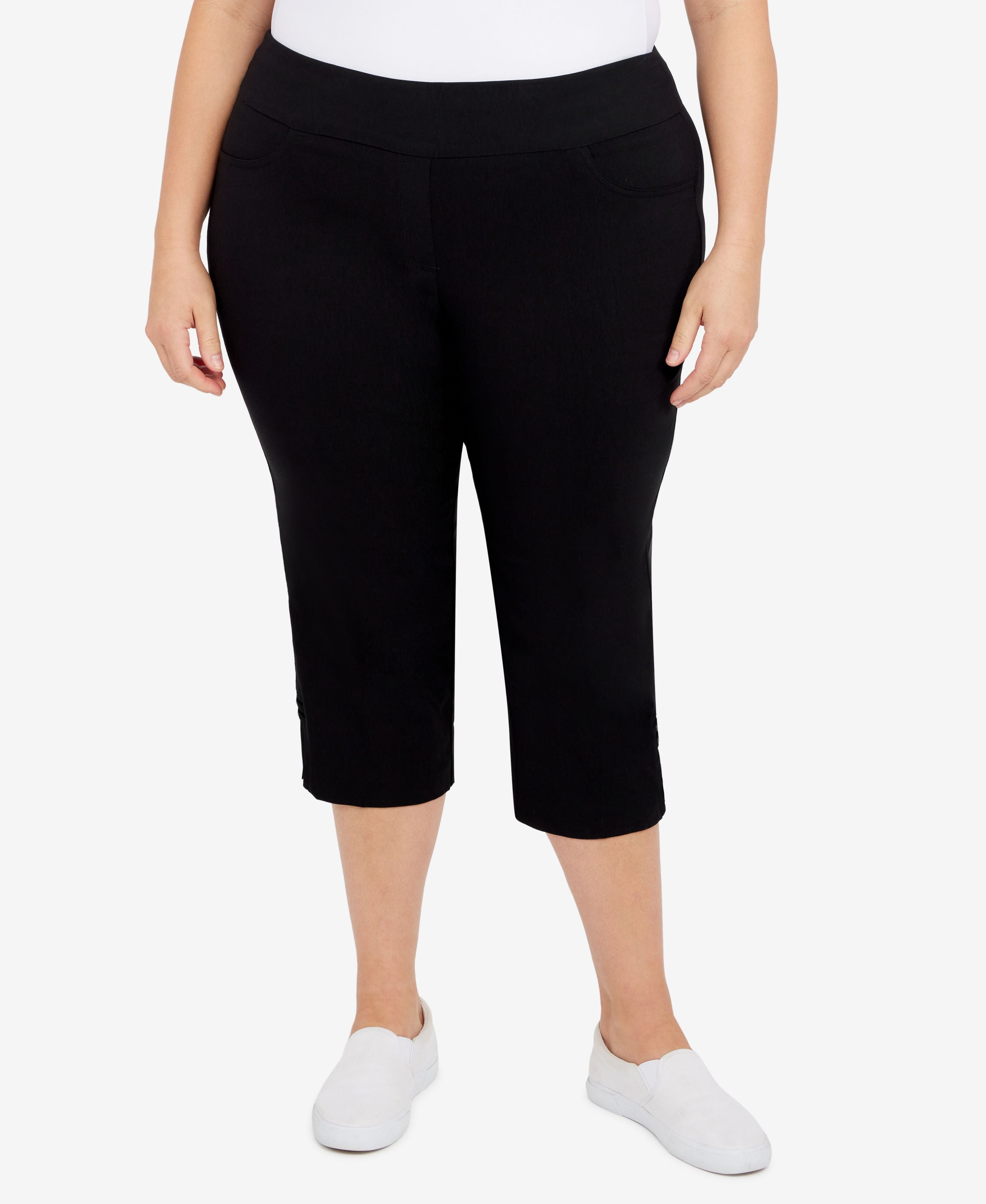 Plus Size Essentials Solid Pull-On Capri-Length Signature Pants with Detailed Split Hem
