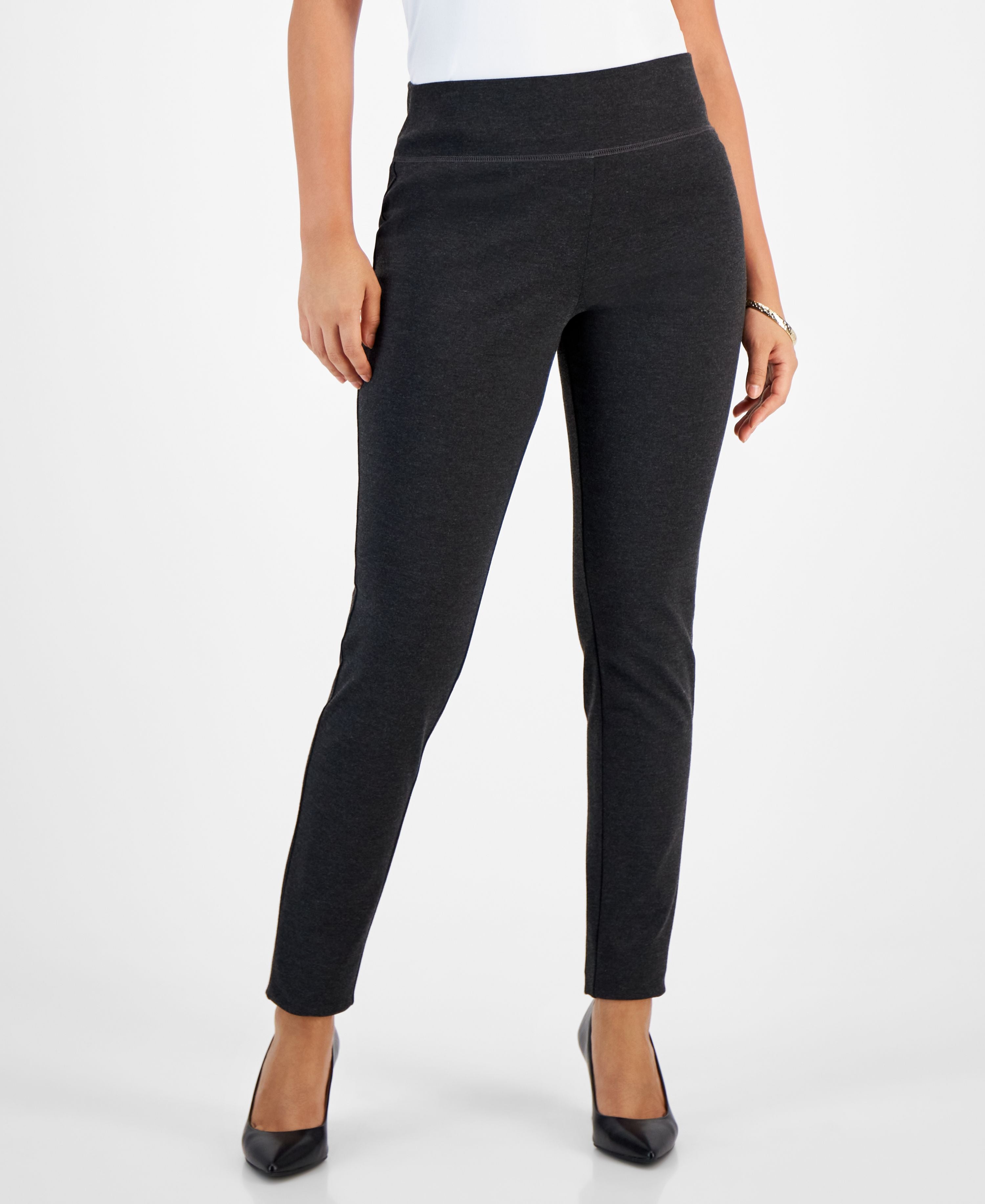Petite Non-Seamed Pull-On Skinny-Fit Signature Pants
